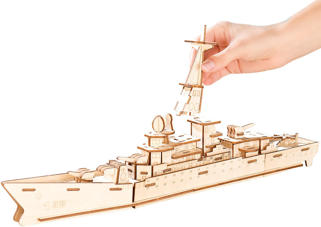 3D-Bausatz Zerstörer aus Holz, 83-teilig