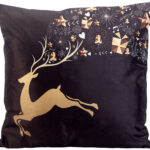 Deko-Weihnachtskissen „Rentier“ mit LEDs, Batteriebetrieb, 45 x 45 cm Deko-Weihnachtskissen „Rentier“ mit LEDs, Batteriebetrieb, 45 x 45 cm