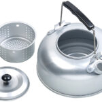 Camping-Kessel aus Aluminium mit Tee-Sieb und isoliertem Griff, 0,75 l